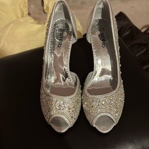 Silver party  heel3 inch USA size 9.5 new Europe size 40white crystal stone work